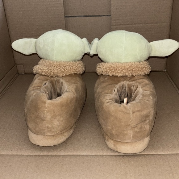 STAR WARS & AMERICAN EAGLE OUTFITTERS Grogu yoda soft slippers Small/medium. - Picture 7 of 10